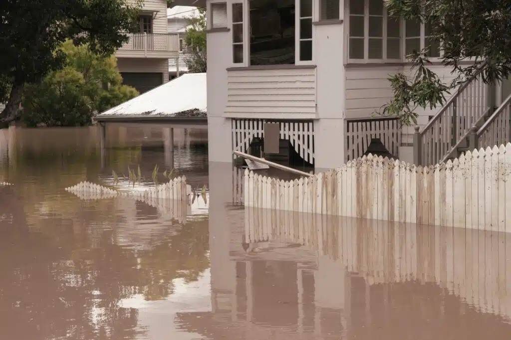 brisbane flooding devastates homes and community, showcasing severe environmental impact and crisis readiness.